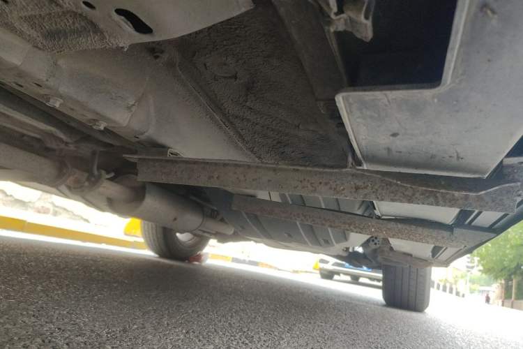 Used Haval H6 2013 Upgraded Model 1.5T Manual Two-Wheel Drive Elite Version Chassis Front Left