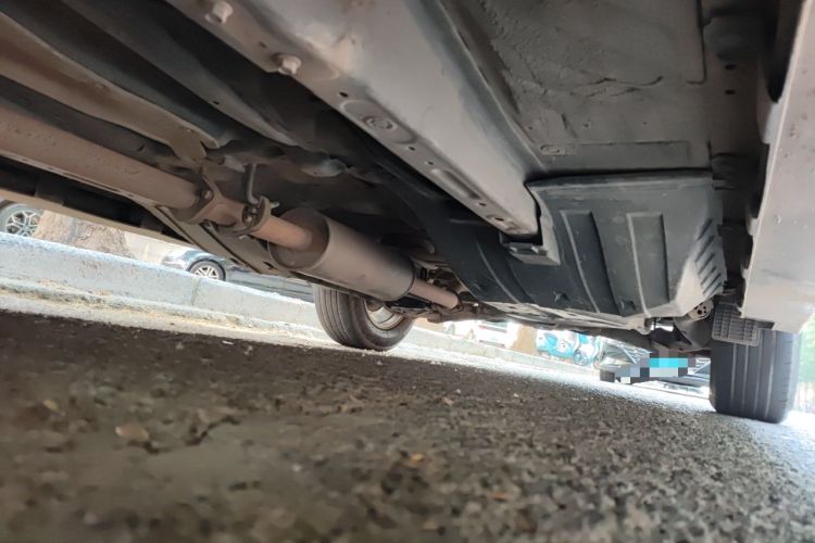 Used Haval H6 2013 Upgraded Model 1.5T Manual Two-Wheel Drive Elite Version Chassis Front Left