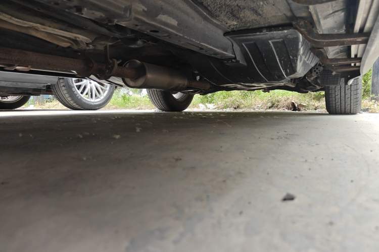 Used Haval H6 2013 Upgraded Model 2.4L Automatic Two-Wheel Drive Elite Version Chassis Front Left