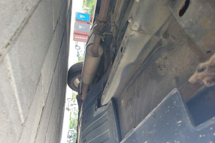 Used Haval H6 2013 Upgraded Model 1.5T Manual Two-Wheel Drive Urban Version Chassis Front Left