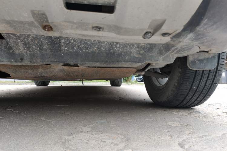 Used Haval H6 2013 Upgraded Model 1.5T Manual Two-Wheel Drive Urban Version Chassis Front Left