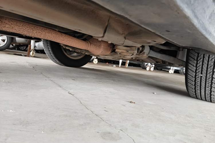 Used Haval H6 2013 Upgraded Model 1.5T Manual Two-Wheel Drive Elite Version Chassis Front Right