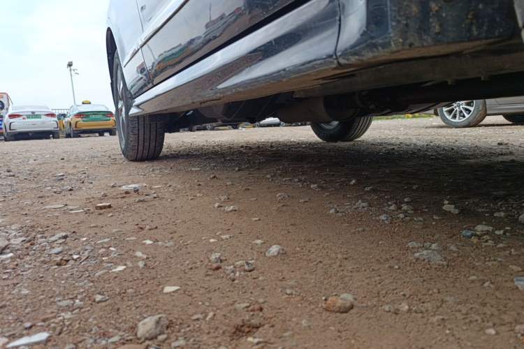 Used Haval H6 2013 Upgraded Model 2.4L Automatic Two-Wheel Drive Elite Version Chassis Front Right