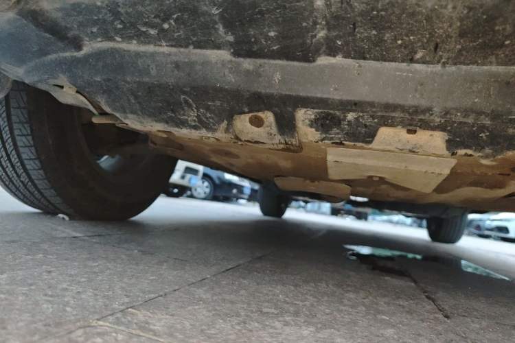 Used Haval H6 2013 Upgraded Model 1.5T Manual Two-Wheel Drive Prestige Version Chassis Front Right