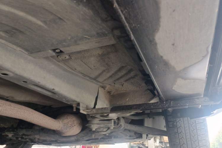 Used Haval H6 2013 Upgraded Model 1.5T Manual Two-Wheel Drive Prestige Version Chassis Front Right