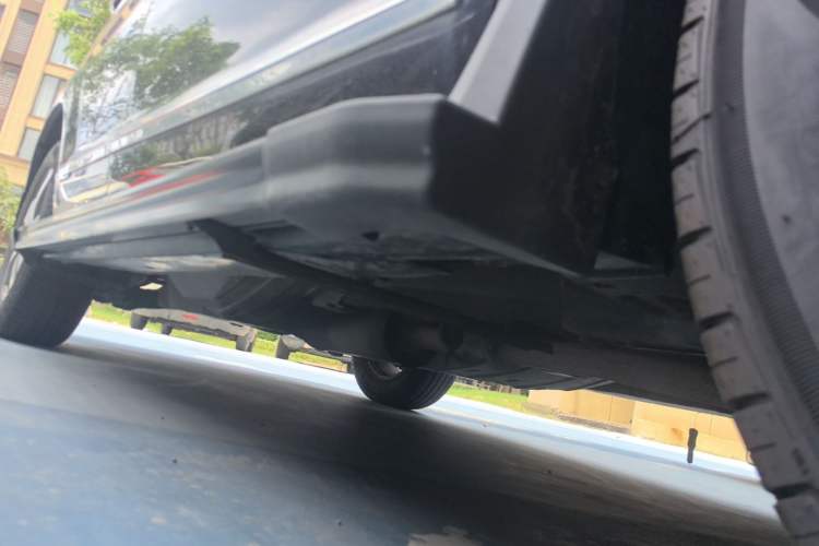 Used Haval H6 2013 Upgraded Model 1.5T Manual Two-Wheel Drive Elite Version Chassis Front Right