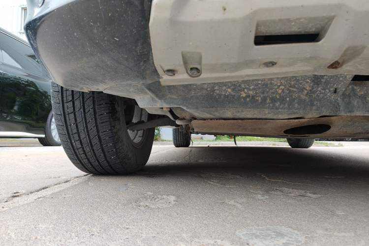 Used Haval H6 2013 Upgraded Model 1.5T Manual Two-Wheel Drive Urban Version Chassis Front Right