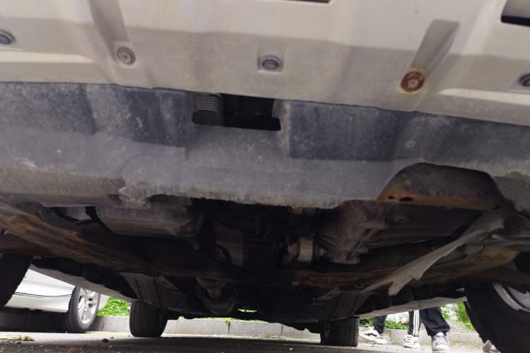 Used Haval H6 2013 Upgraded Model 1.5T Manual Two-Wheel Drive Elite Version Chassis Front