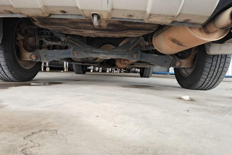 Used Haval H6 2013 Upgraded Model 1.5T Manual Two-Wheel Drive Elite Version Chassis Rear