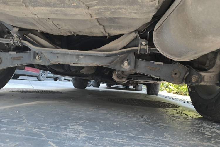 Used Haval H6 2013 Sports Edition 1.5T Manual Two-Wheel Drive Elite Model Chassis Rear
