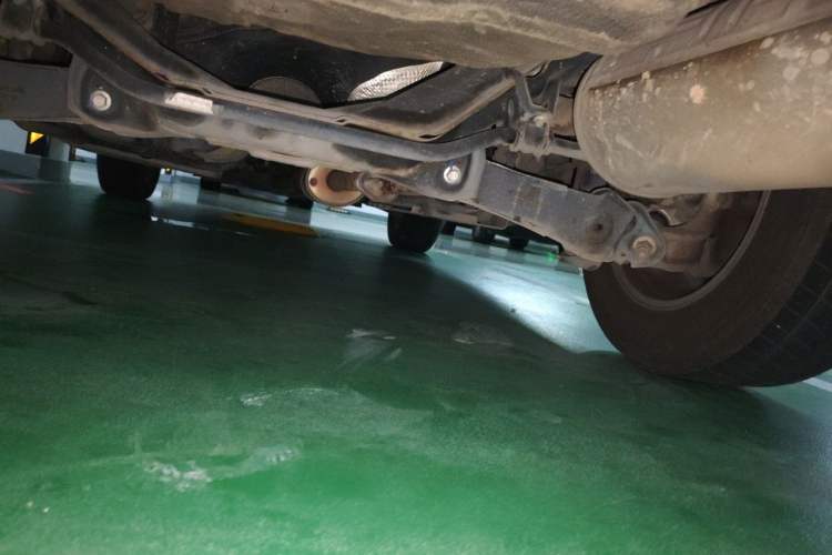 Used Haval H6 2013 Upgraded Model 2.4L Automatic Two-Wheel Drive Elite Version Chassis Rear