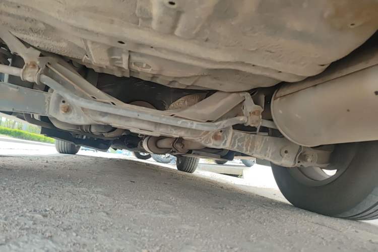 Used Haval H6 2013 Upgraded Model 1.5T Manual Two-Wheel Drive Urban Version Chassis Rear