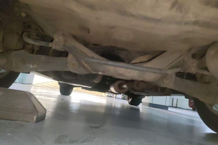 Used Haval H6 2013 Upgraded Model 1.5T Manual Two-Wheel Drive Elite Version Chassis Rear