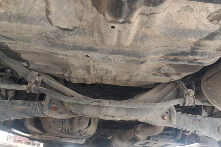 Used Haval H6 2013 Upgraded Model 1.5T Manual Two-Wheel Drive Prestige Version Chassis Rear