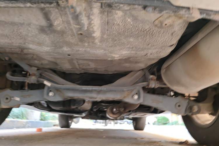 Used Haval H6 2013 Upgraded Model 1.5T Manual Two-Wheel Drive Elite Version Chassis Rear