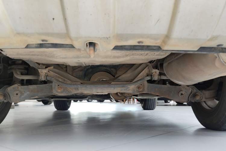 Used Haval H6 2013 Upgraded Model 1.5T Manual Two-Wheel Drive Elite Version Chassis Rear