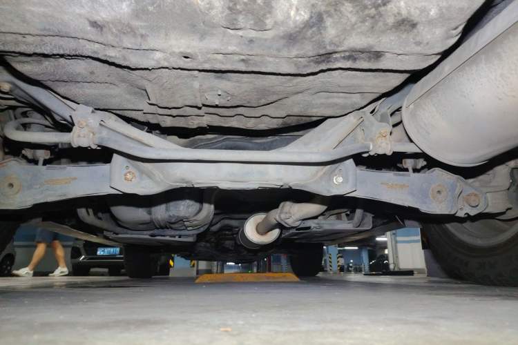 Used Haval H6 2013 Upgraded Model 1.5T Manual Two-Wheel Drive Elite Version Chassis Rear
