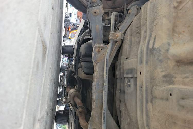 Used Haval H6 2013 Upgraded Model 1.5T Manual Two-Wheel Drive Urban Version Chassis Rear