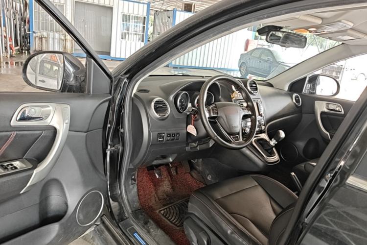 Used Haval H6 2013 Upgraded Model 1.5T Manual Two-Wheel Drive Elite Version Driver Seat