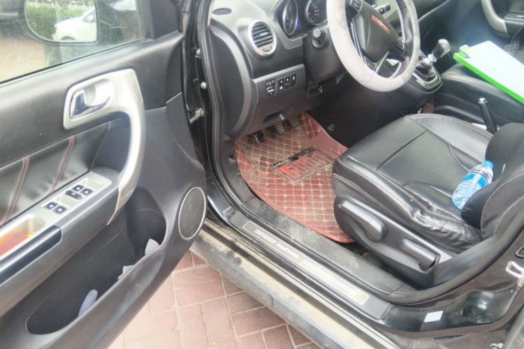 Used Haval H6 2013 Upgraded Model 1.5T Manual Two-Wheel Drive Elite Version Driver Seat