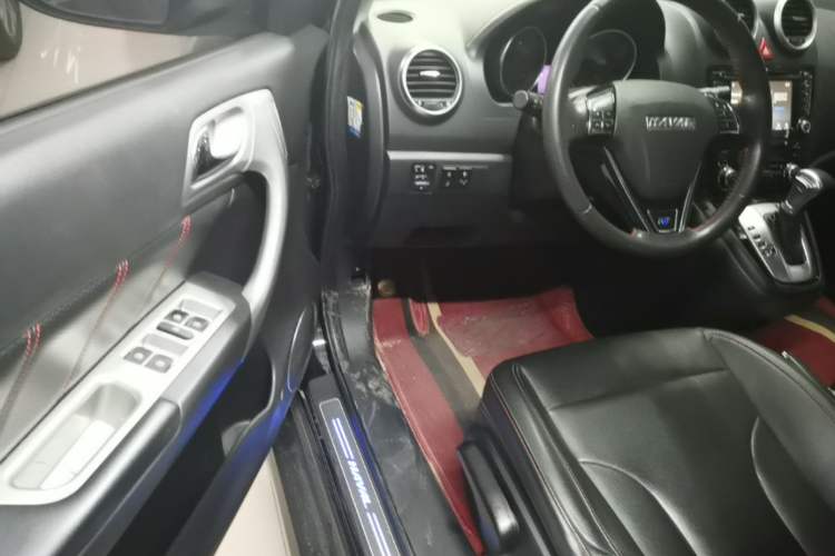 Used Haval H6 2013 Upgraded Model 2.4L Automatic Two-Wheel Drive Elite Version Driver Seat