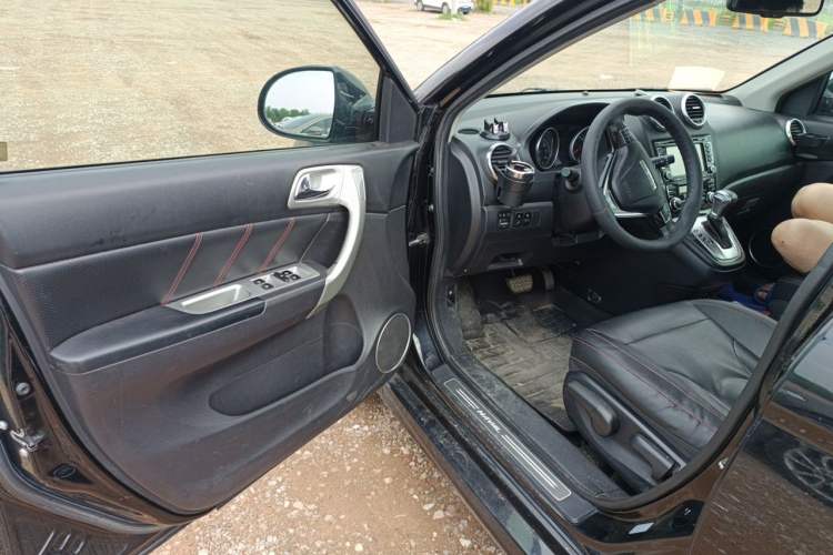 Used Haval H6 2013 Upgraded Model 2.4L Automatic Two-Wheel Drive Elite Version Driver Seat