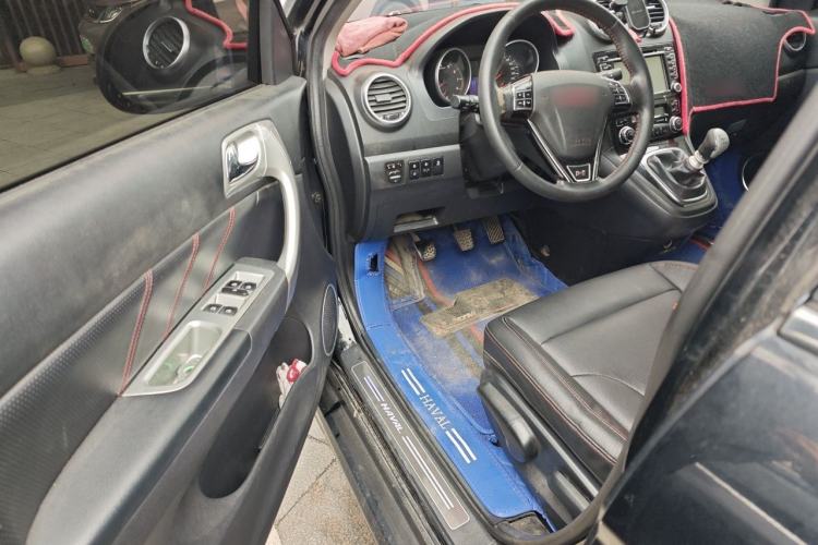 Used Haval H6 2013 Upgraded Model 1.5T Manual Two-Wheel Drive Elite Version Driver Seat