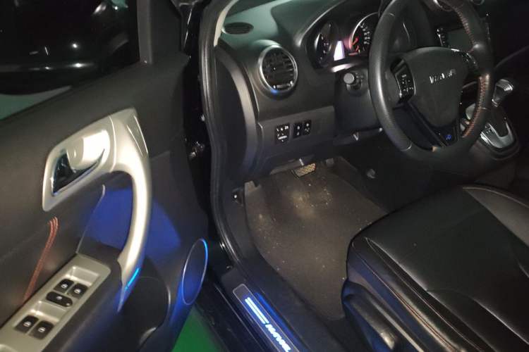 Used Haval H6 2013 Upgraded Model 2.4L Automatic Two-Wheel Drive Elite Version Driver Seat
