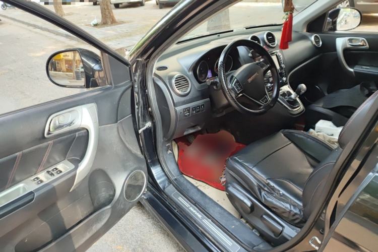 Used Haval H6 2013 Upgraded Model 1.5T Manual Two-Wheel Drive Elite Version Driver Seat