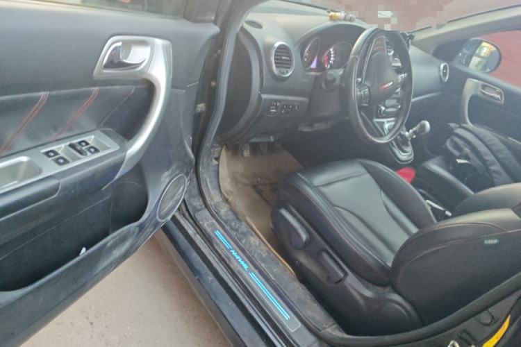 Used Haval H6 2013 Upgraded Model 1.5T Manual Two-Wheel Drive Elite Version Driver Seat