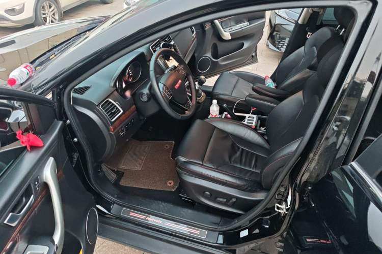 Used Haval H6 2013 Upgraded Model 1.5T Manual Two-Wheel Drive Prestige Version Driver Seat