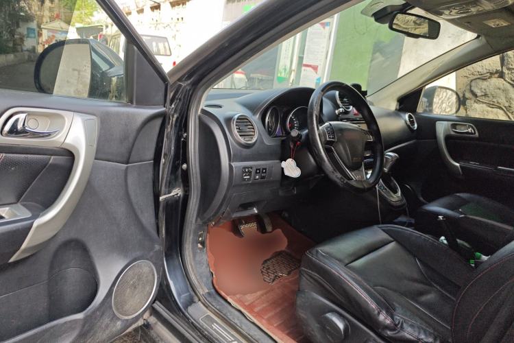 Used Haval H6 2013 Upgraded Model 2.4L Automatic Two-Wheel Drive Elite Version Driver Seat