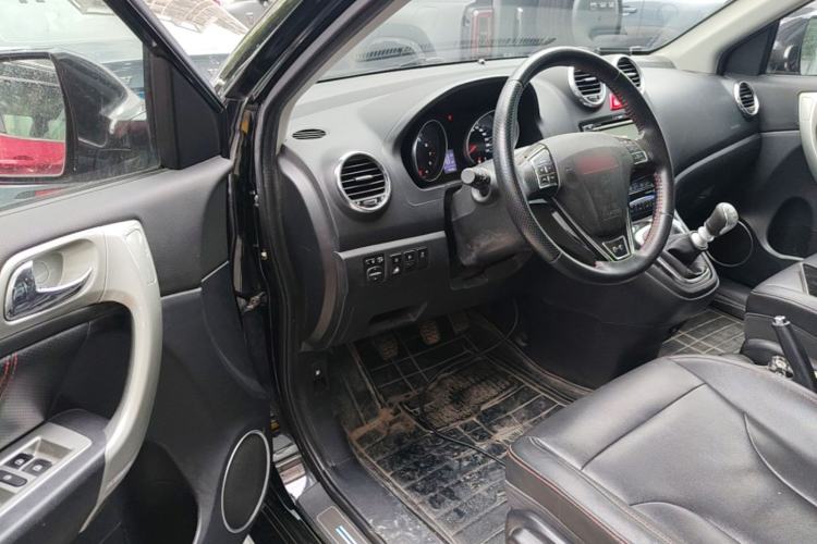 Used Haval H6 2013 Upgraded Model 1.5T Manual Two-Wheel Drive Elite Version Driver Seat