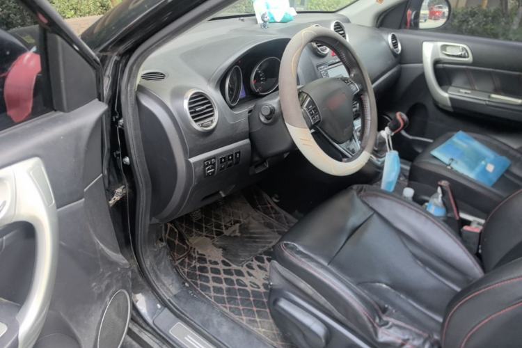 Used Haval H6 2013 Upgraded Model 1.5T Manual Two-Wheel Drive Elite Version Driver Seat
