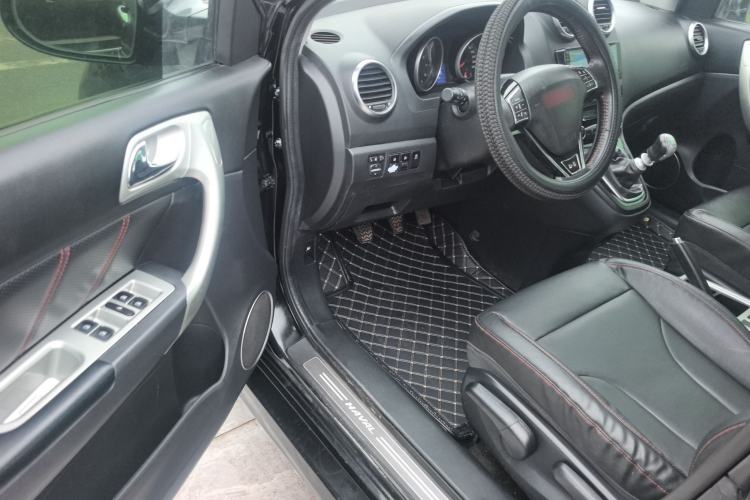 Used Haval H6 2013 Upgraded Model 1.5T Manual Two-Wheel Drive Elite Version Driver Seat