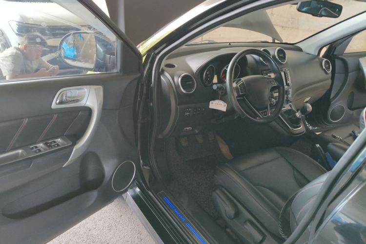 Used Haval H6 2013 Upgraded Model 1.5T Manual Two-Wheel Drive Elite Version Driver Seat
