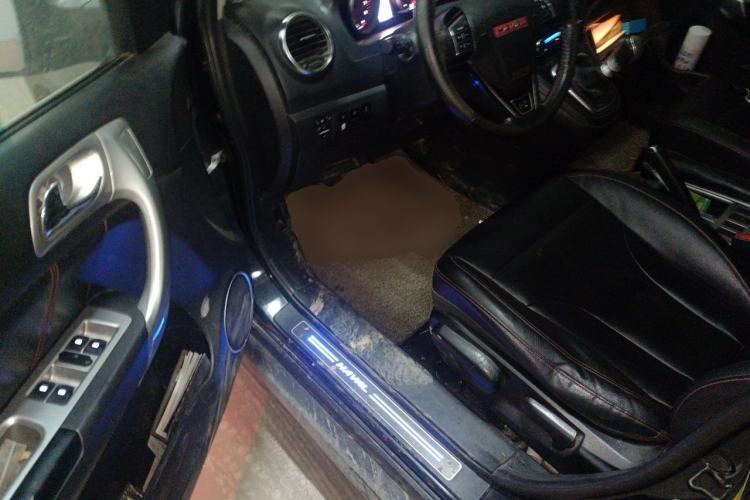 Used Haval H6 2013 Upgraded Model 1.5T Manual Two-Wheel Drive Elite Version Driver Seat