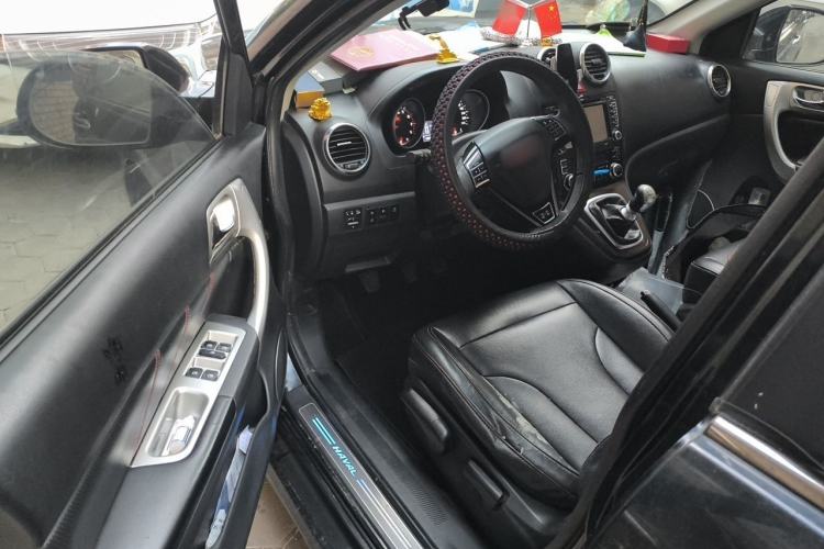 Used Haval H6 2013 Upgraded Model 1.5T Manual Two-Wheel Drive Elite Version Driver Seat