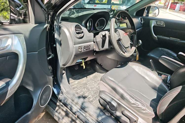 Used Haval H6 2013 Upgraded Model 1.5T Manual Two-Wheel Drive Elite Version Driver Seat
