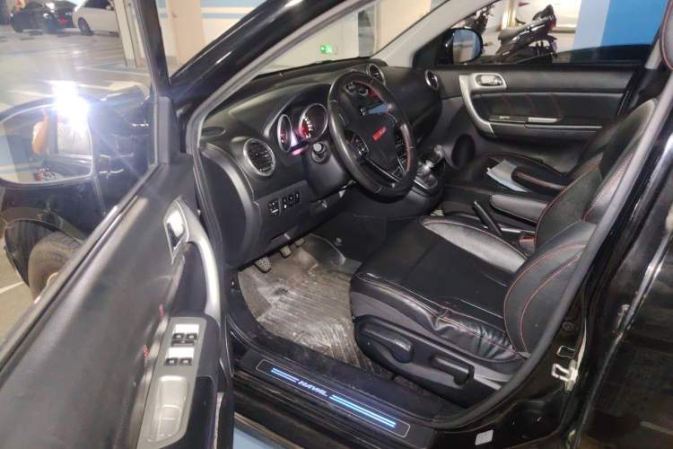 Used Haval H6 2013 Upgraded Model 1.5T Manual Two-Wheel Drive Elite Version Driver Seat