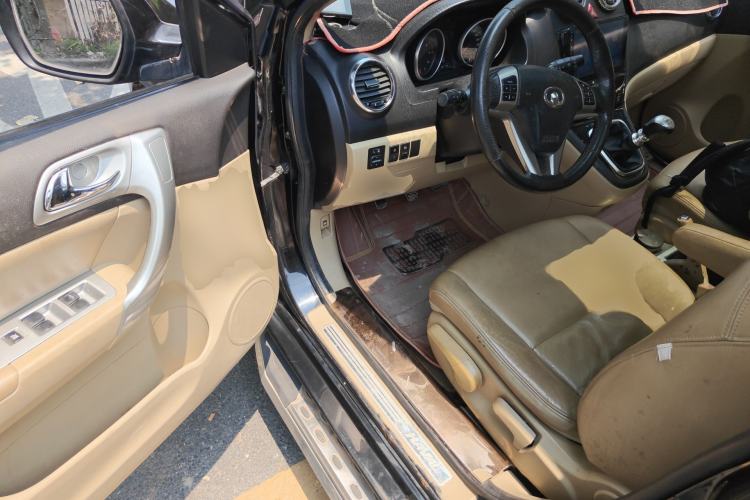 Used Haval H6 2013 Upgraded Model 1.5T Manual Two-Wheel Drive Urban Version Driver Seat