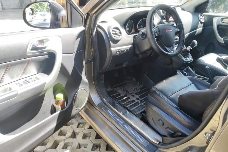 Used Haval H6 2013 Upgraded Model 1.5T Manual Two-Wheel Drive Prestige Version Driver Seat