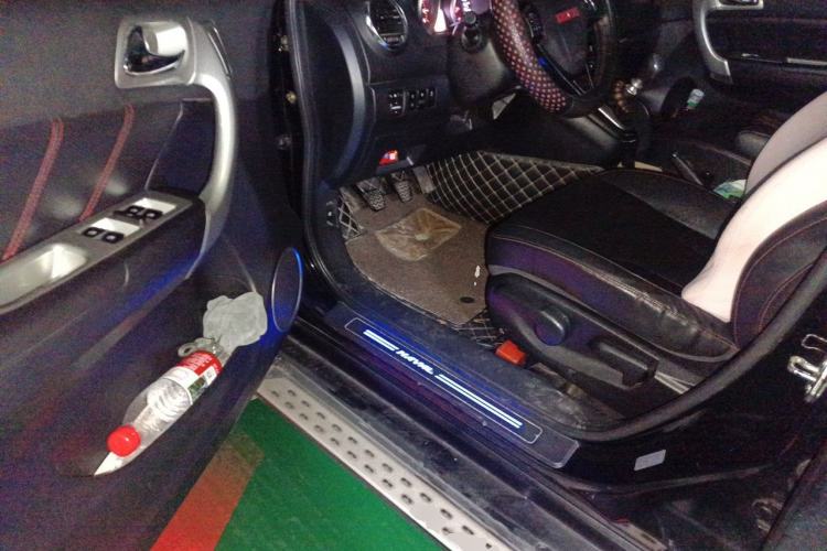 Used Haval H6 2013 Upgraded Model 1.5T Manual Two-Wheel Drive Elite Version Driver Seat