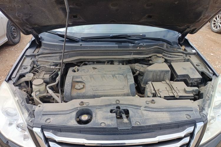 Used Haval H6 2013 Upgraded Model 2.4L Automatic Two-Wheel Drive Elite Version Engine Bay