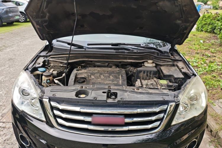Used Haval H6 2013 Upgraded Model 2.4L Automatic Two-Wheel Drive Elite Version Engine Bay