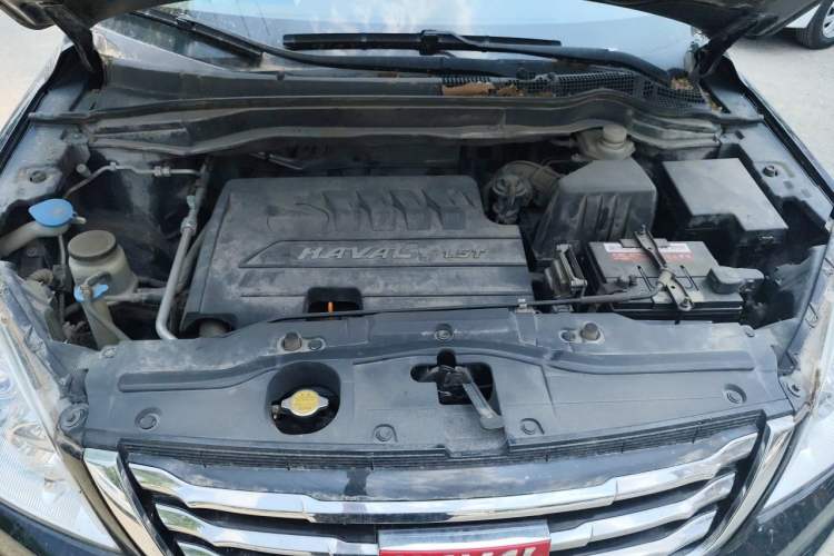Used Haval H6 2013 Upgraded Model 1.5T Manual Two-Wheel Drive Elite Version Engine Bay