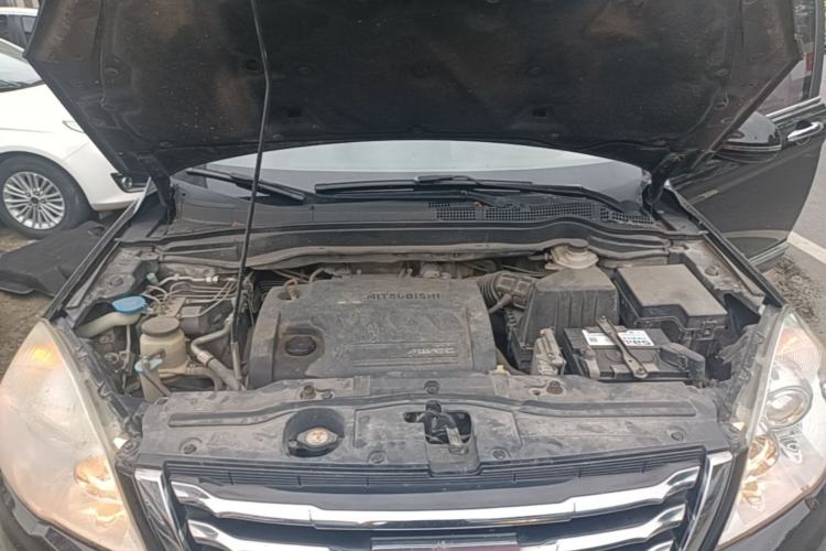 Used Haval H6 2013 Upgraded Model 2.4L Automatic Two-Wheel Drive Elite Version Engine Bay