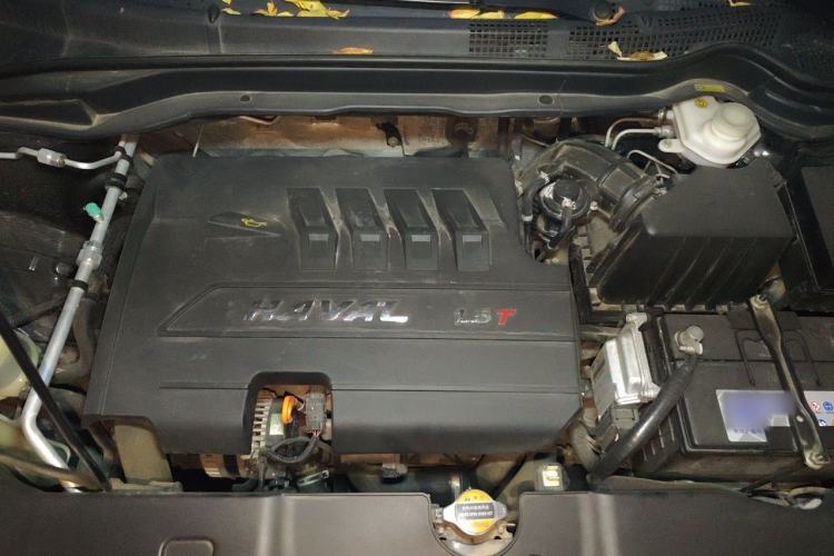Used Haval H6 2013 Upgraded Model 1.5T Manual Two-Wheel Drive Prestige Version Engine Bay