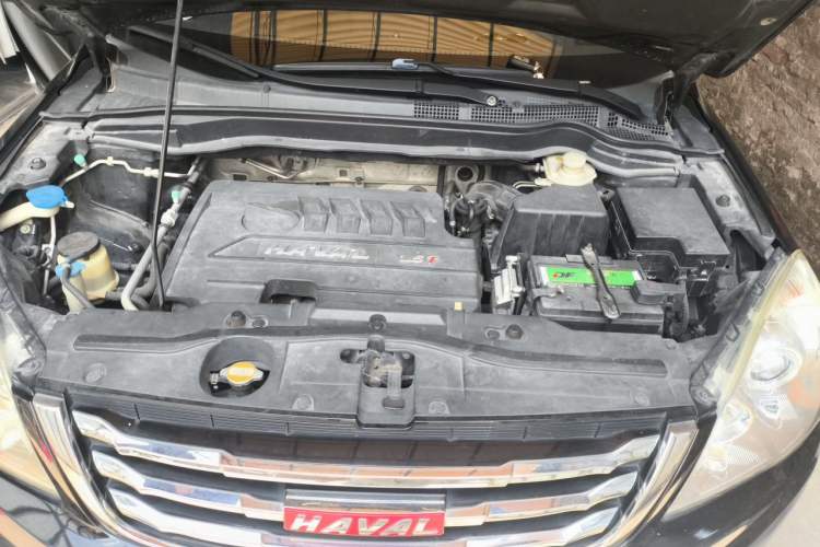 Used Haval H6 2013 Upgraded Model 1.5T Manual Two-Wheel Drive Elite Version Engine Bay