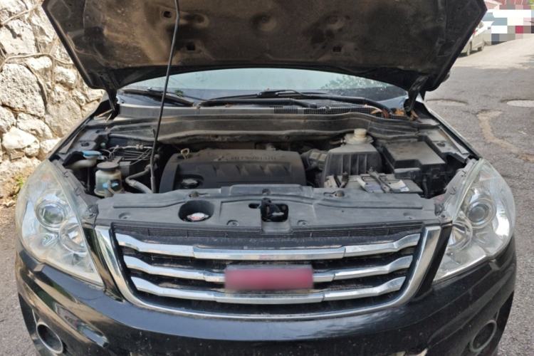 Used Haval H6 2013 Upgraded Model 2.4L Automatic Two-Wheel Drive Elite Version Engine Bay